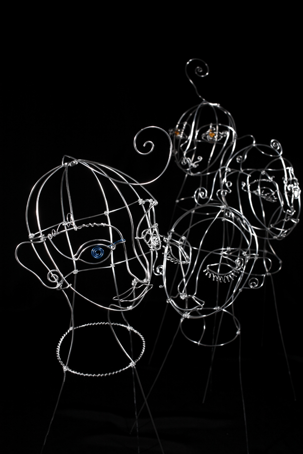 ワイヤー顔の彫刻